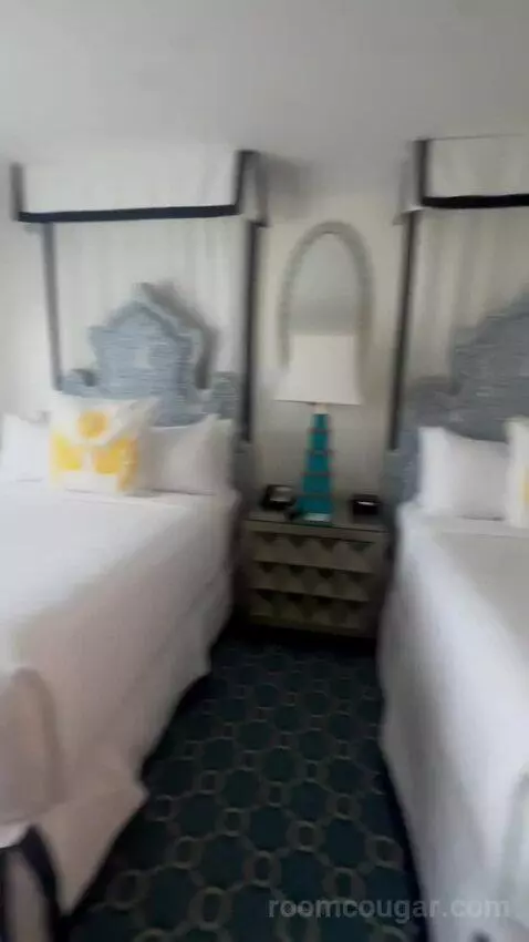 Double Room with Limited View (#560) bed picture #6