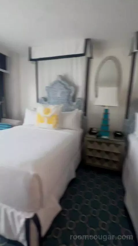Double Room with Limited View (#560) bed picture #7