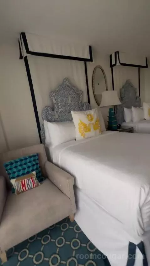 Double Room with Limited View (#560) bed picture #10