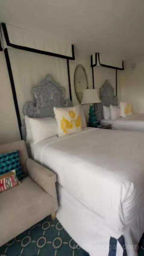 Double Room with Limited View (#560) bed picture #12