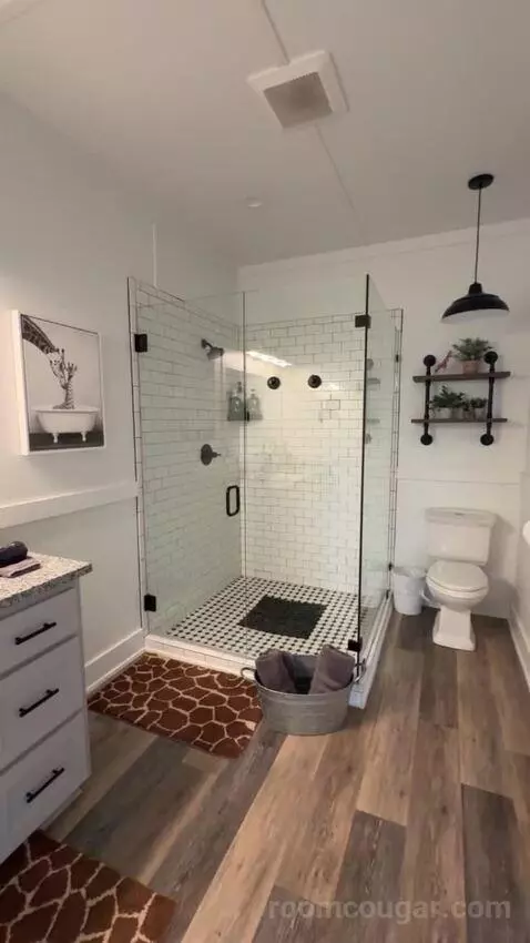 Giraffe Cabin bathroom picture #5