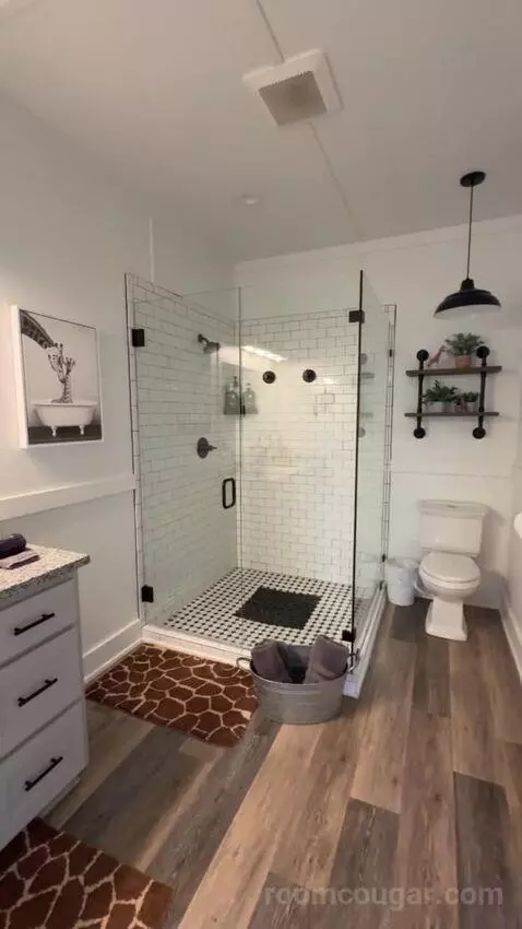 Giraffe Cabin bathroom picture #6