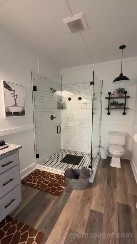 Giraffe Cabin bathroom picture #7
