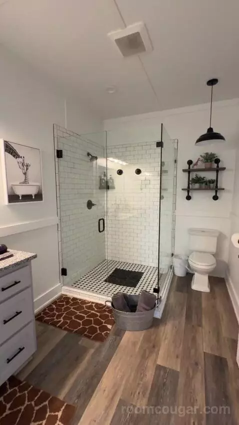 Giraffe Cabin bathroom picture #12