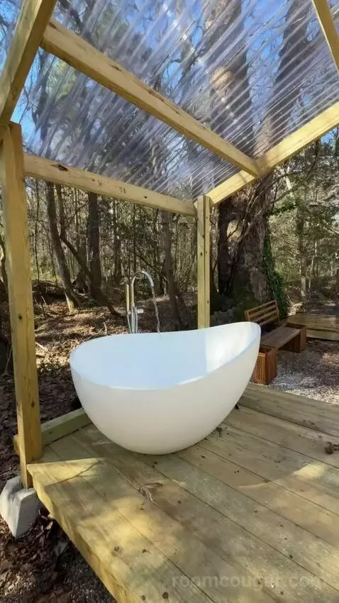 Mirror House bathroom picture #3