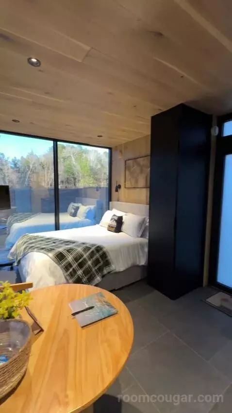 Mirror House bed picture #10