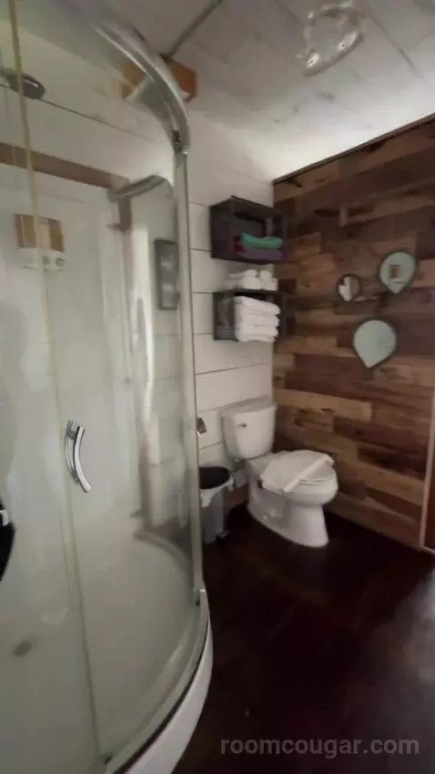 Houze Ii bathroom picture #4