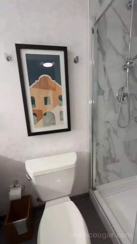 King Room - High Floor (#1016) bathroom picture #8