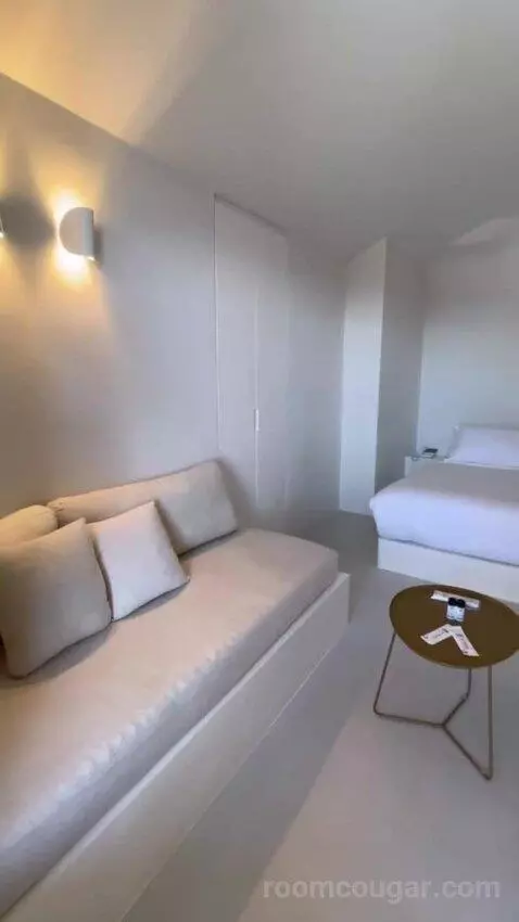 Superior Jetted Tub Suite Sea View bed picture #2