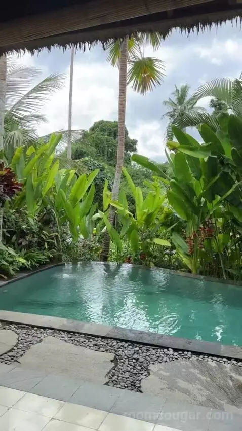 Pool Villa bed picture #1