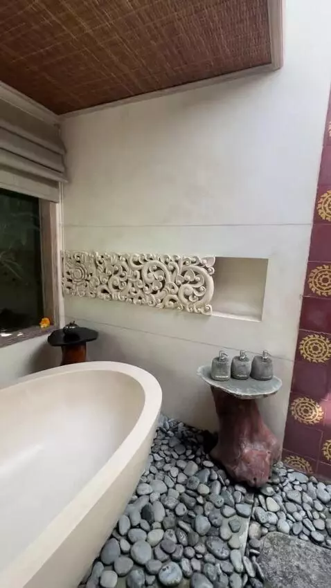 Pool Villa bathroom picture #1