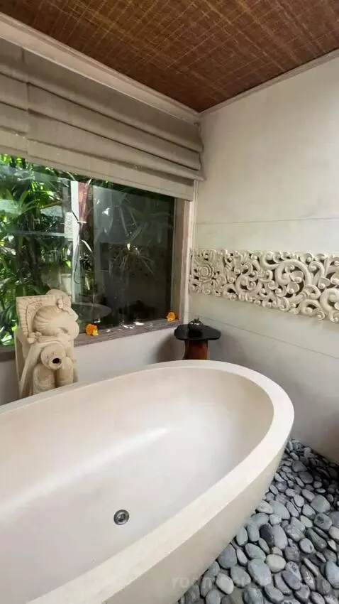 Pool Villa bathroom picture #3