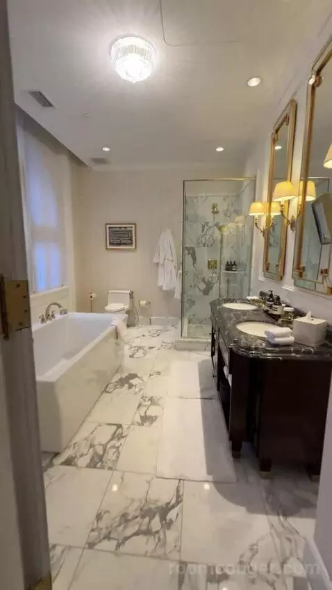 Nancy Hanks One Bedroom Suite bathroom picture #1
