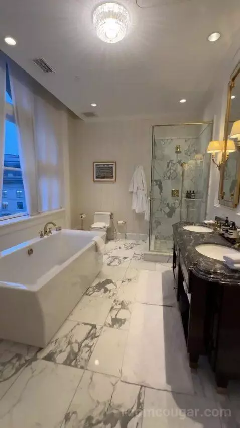 Nancy Hanks One Bedroom Suite bathroom picture #6