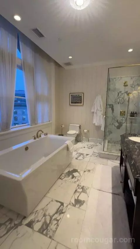 Nancy Hanks One Bedroom Suite bathroom picture #8