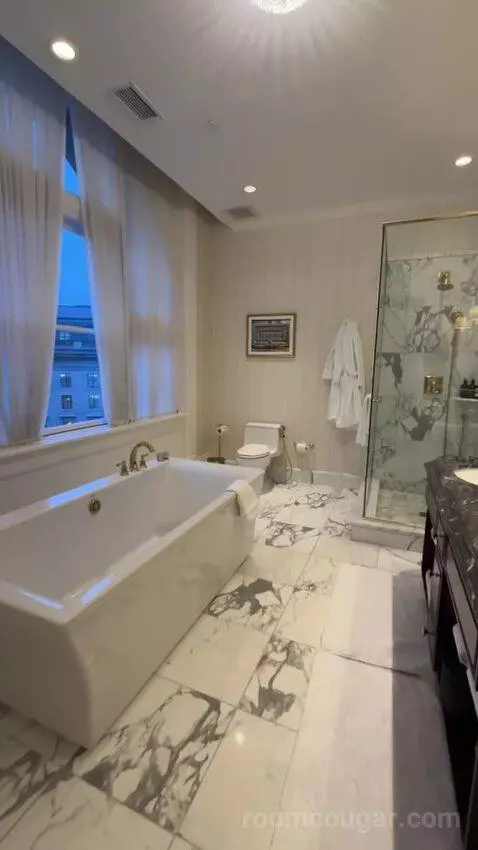 Nancy Hanks One Bedroom Suite bathroom picture #10