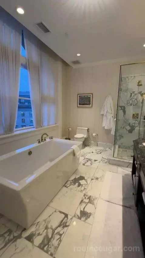 Nancy Hanks One Bedroom Suite bathroom picture #12