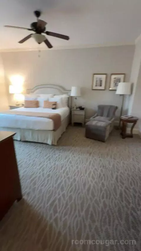 Classic King Room (#678) bed picture #1