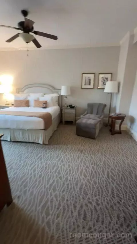 Classic King Room (#678) bed picture #2