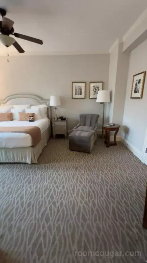 Classic King Room (#678) bed picture #4