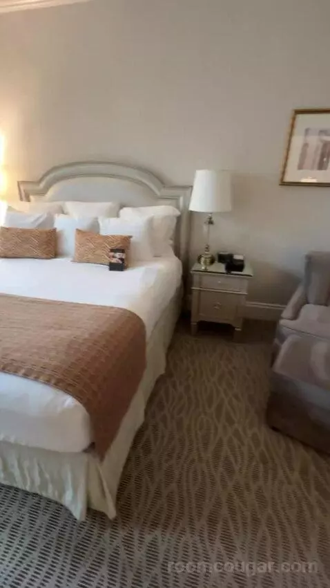 Classic King Room (#678) bed picture #5
