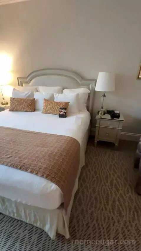 Classic King Room (#678) bed picture #8
