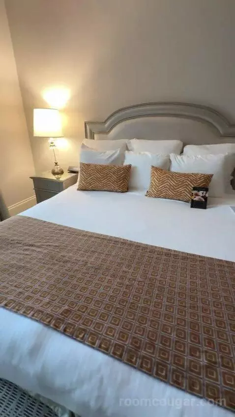 Classic King Room (#678) bed picture #10