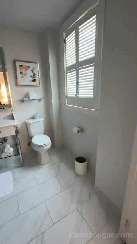 Classic King Room (#678) bathroom picture #2