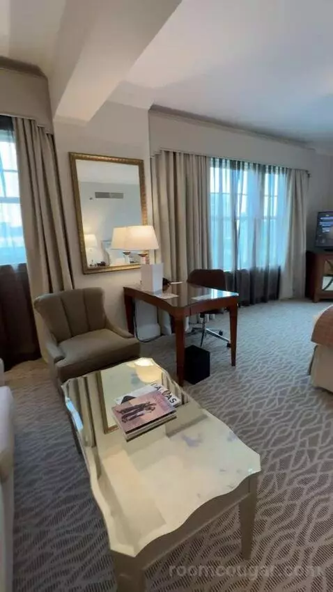 Corner King Room bed picture #1