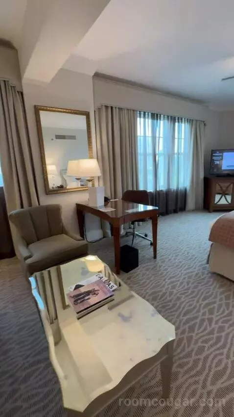 Corner King Room bed picture #2