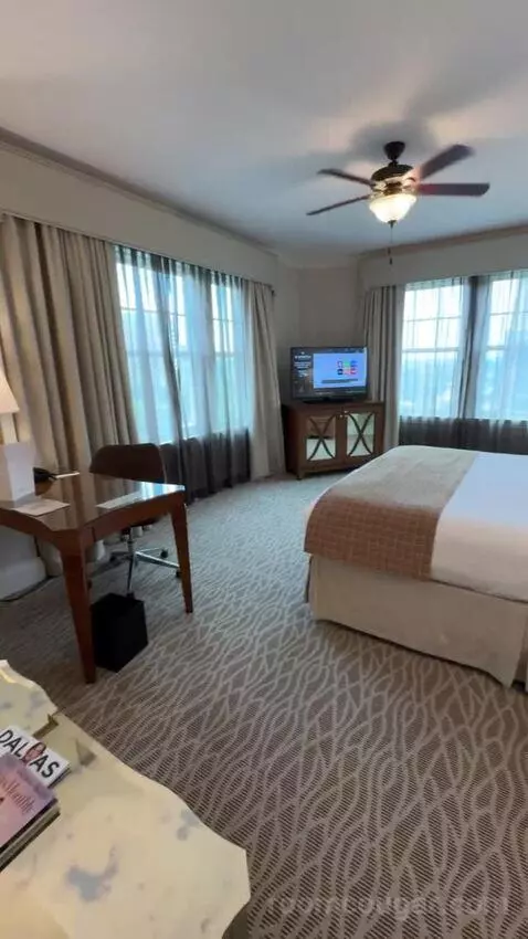 Corner King Room bed picture #3