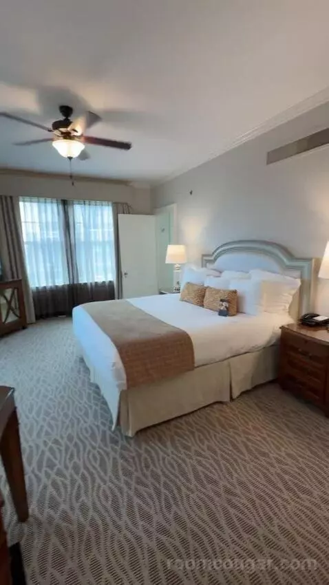 Corner King Room bed picture #7