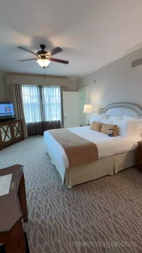 Corner King Room bed picture #8