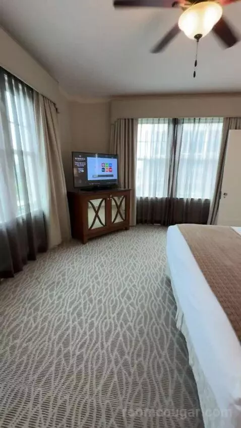 Corner King Room bed picture #9