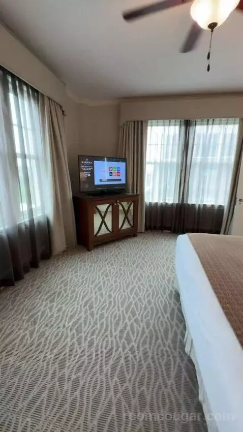 Corner King Room bed picture #10