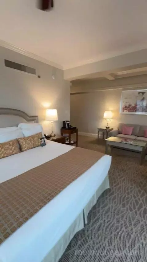 Corner King Room bed picture #11
