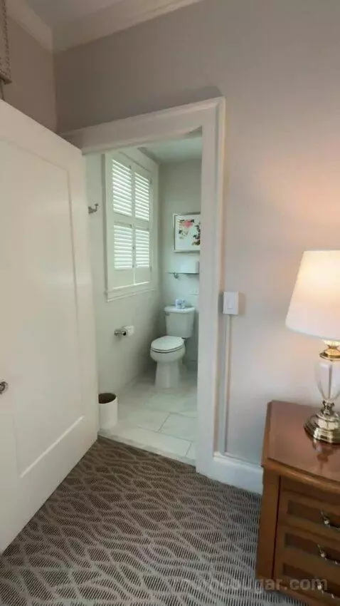Corner King Room bathroom picture #2