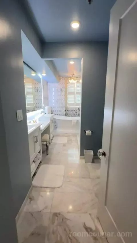 Presidential Suite bathroom picture #5