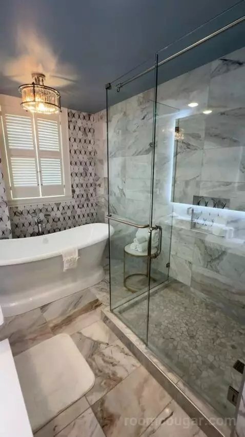 Presidential Suite bathroom picture #11