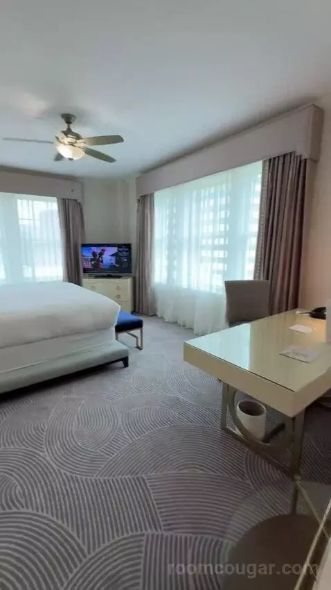 Presidential Suite bed picture #1