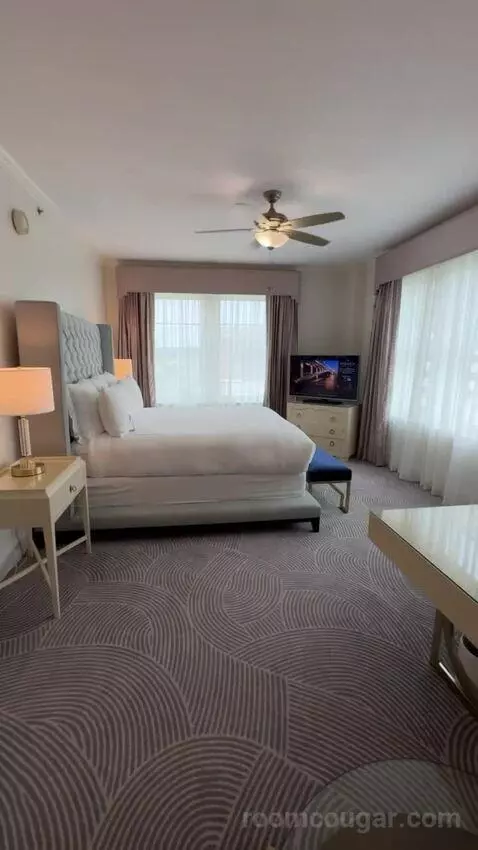 Presidential Suite bed picture #9