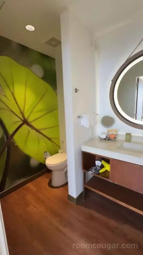King Room with Ocean View bathroom picture #3
