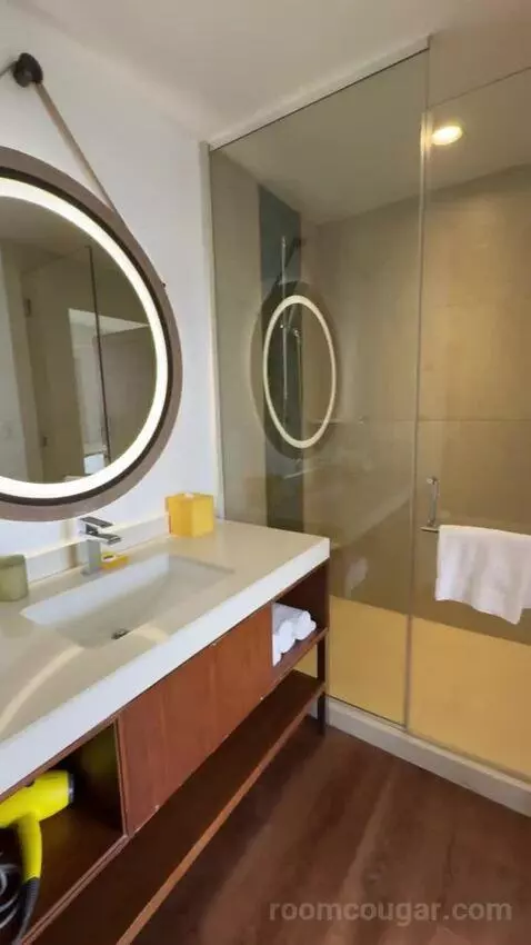 King Room with Ocean View bathroom picture #9