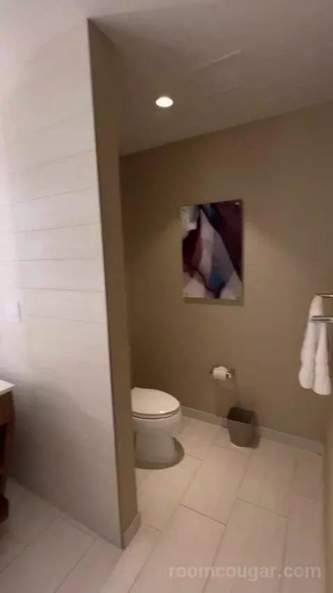 Junior Suite, 1 Bedroom Suite, 2 Queen bathroom picture #10