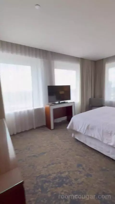 Trinity Suite bed picture #7