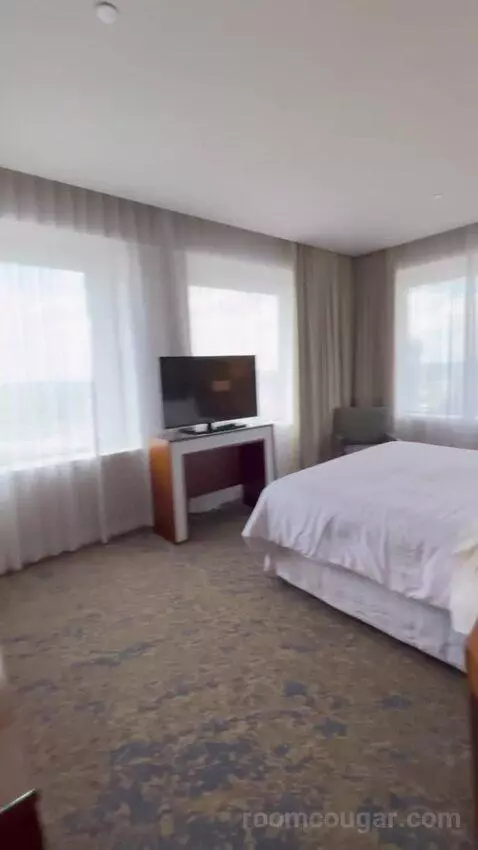 Trinity Suite bed picture #8