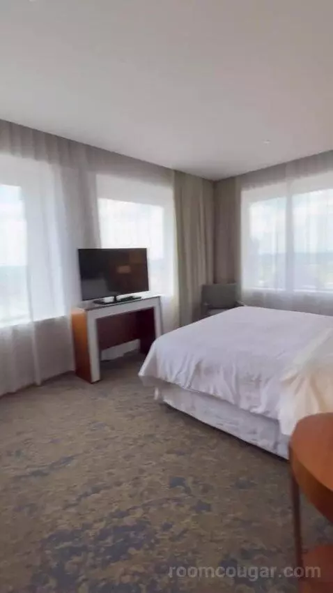 Trinity Suite bed picture #9