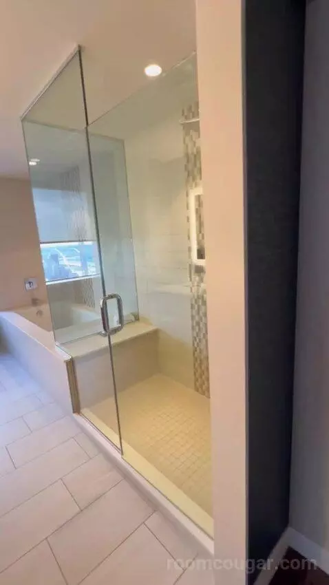 Trinity Suite bathroom picture #4