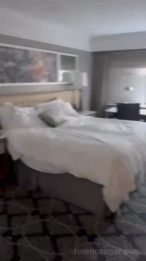 Superior King Room bed picture #6
