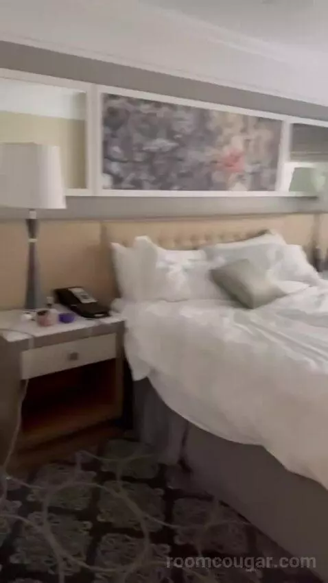 Superior King Room bed picture #7